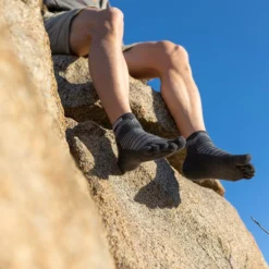 Injinji Outdoor Midweight Wool Mini Crew Sock - Men's -Outdoor Sports Equip Store SLA D5 1